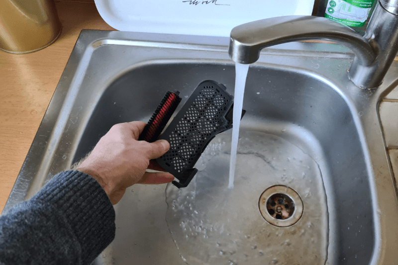 Cleaning the filter brush of the Roborock S8 Pro Ultra.